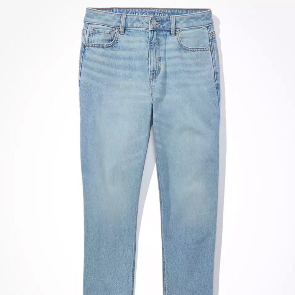 BRAND NEW American Eagle Strigid Mom Jeans